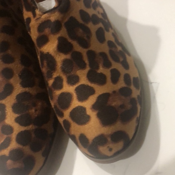 NEW NEVER WORN SOOO CUTE!! Leopard Ankle Booties - Picture 3 of 4